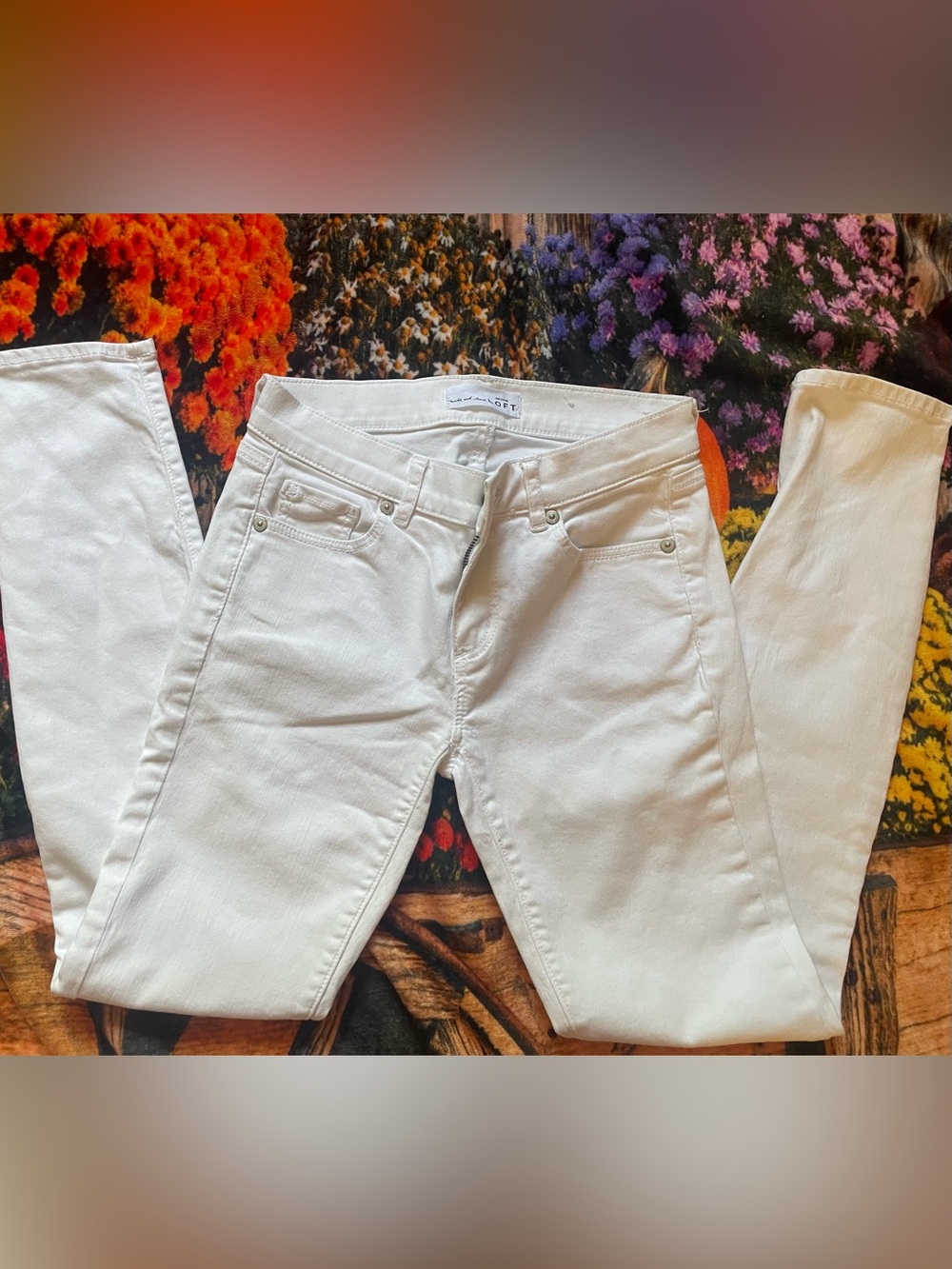 LOFT Women’s Off-White Skinny Jeans